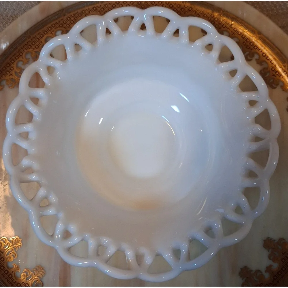Vintage Milk Glass Old Quilt Lace Edge Pedestal Bowl Compote White